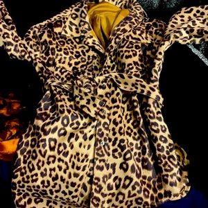 Thin wrap coat w waist buckle size medium